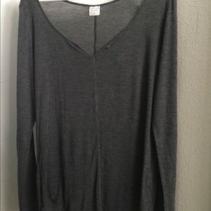 Long v-neck long sleeve shirt